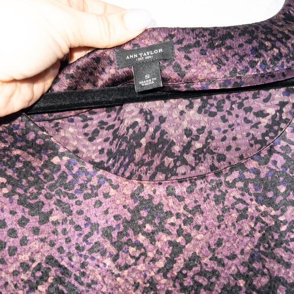 Ann Taylor Purple Snakeskin Crinkle 100% Silk Shift Dress Size Small - Picture 3 of 5